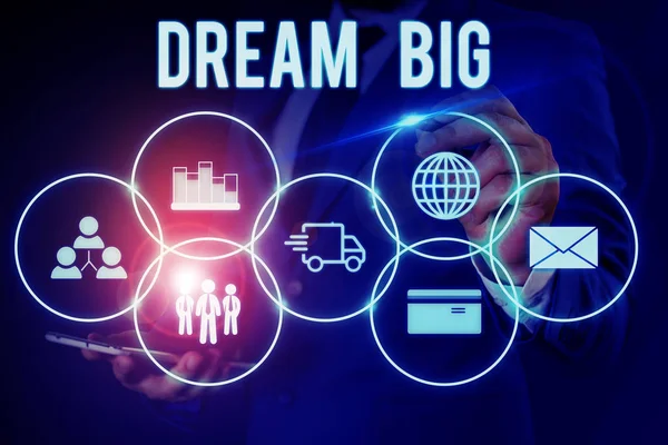 Word skriva text Dream Big. Affärsidé för att tänka på något högt värde som du vill uppnå manliga mänskliga slitage formell arbetsdräkt presentera presentation med hjälp av Smart Device. — Stockfoto