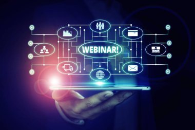 Kelime yazma metni Webinar. Bir seminer ya da başka bir sunum için iş konsepti akıllı aygıt kullanılarak sunulan resmi erkek giyimi.