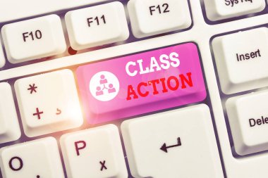 Sınıf Eylem gösteren kavramsal el yazısı. Beyaz arka plan üzerinde not kağıdı ile büyük bir grup Beyaz pc klavye adına hareket eden küçük grup tarafından açılan İş fotoğraf metin dava.