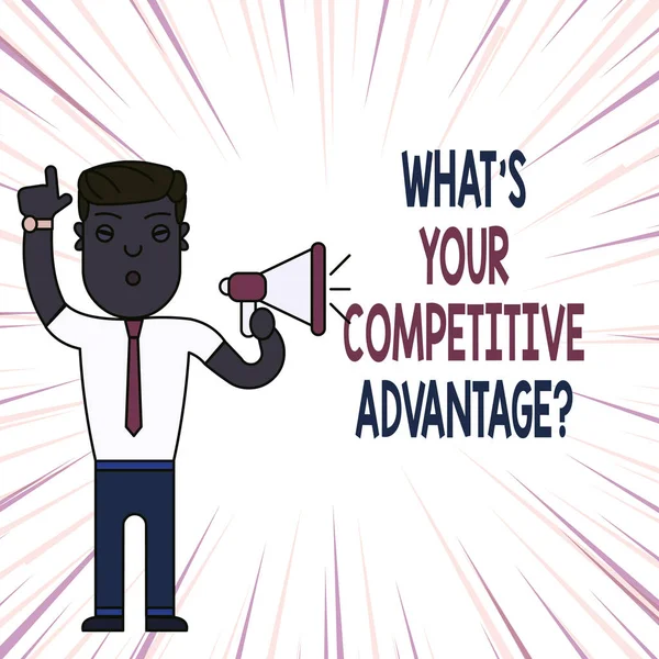 Was ist Ihr Wettbewerbsvorteil? Konzept bedeutet Marketingstrategie Plan Mann steht mit erhobenem rechten Zeigefinger und spricht ins Megafon. — Stockfoto