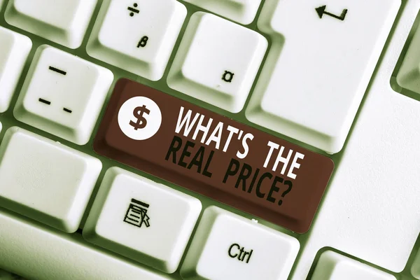 Schreibnotiz, die zeigt, was die wahre Preisfrage ist. Geschäftsfotos zeigen den tatsächlichen Wert der Immobilie oder der weißen PC-Tastatur mit Notizpapier über dem weißen Hintergrund. — Stockfoto
