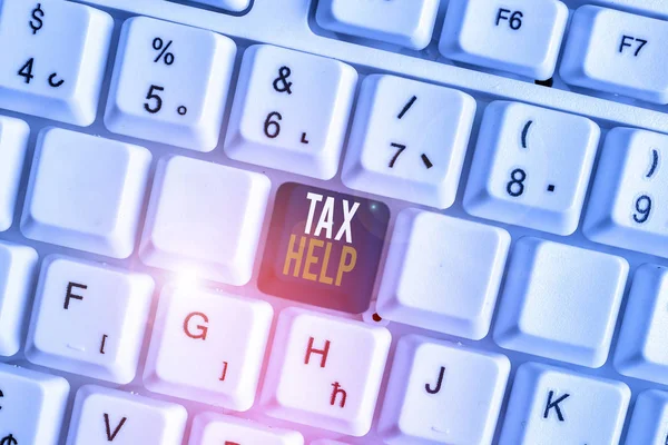 Texto de caligrafia Tax Help. Conceito significado Assistência da contribuição obrigatória para a receita do estado Teclado pc branco com papel de nota vazio acima do espaço de cópia de chave de fundo branco . — Fotografia de Stock