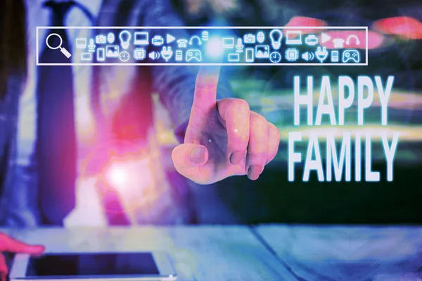 A escrever um bilhete a mostrar a Happy Family. Foto de negócios mostrando membros da família ficar juntos passar tempo de qualidade Mulher usar terno de trabalho formal apresentando apresentação usando dispositivo inteligente . — Fotografia de Stock