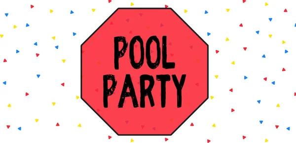 Konceptuell handstil som visar Pool Party. Business foto text firande som inkluderar aktivitites i en swimmingpool flerfärgad triangel form Confetti eller trasiga glas utspridda. — Stockfoto