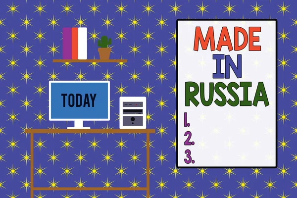 Teks tulisan kata Made In Russia. Konsep bisnis untuk produk A atau sesuatu yang dianalisis di Rusia Komputer meja kayu latar belakang buku pot bunga ornamen . — Stok Foto