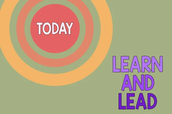 Signo de texto que muestra Learn And Lead. Foto conceptual Mejorar las habilidades y el conocimiento para adaptarse al liderazgo Túnel punteado que simula el sol brillando. Abstracto futurista. Antecedentes cómicos . —  Fotos de Stock