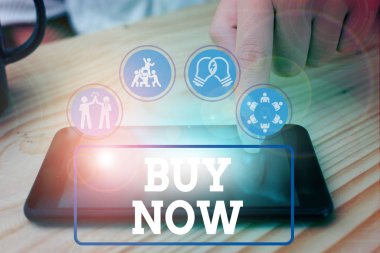 SMS işareti Buy Now 'u gösteriyor. Birinden ürününüzü satın almasını istediğiniz kavramsal fotoğraf İyi İndirim Sağlayın.