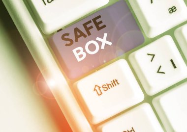 Güvenli Kutu 'yu yazan el yazısı metinleri. Kavram, önemli ya da değerli şeyleri tutabileceğiniz küçük bir yapıdır..