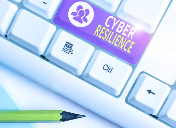 Texto de escrita de palavras Cyber Resilience. Conceito de negócio para medir o quão bem uma empresa pode analisar um ataque cibernético . — Fotografia de Stock