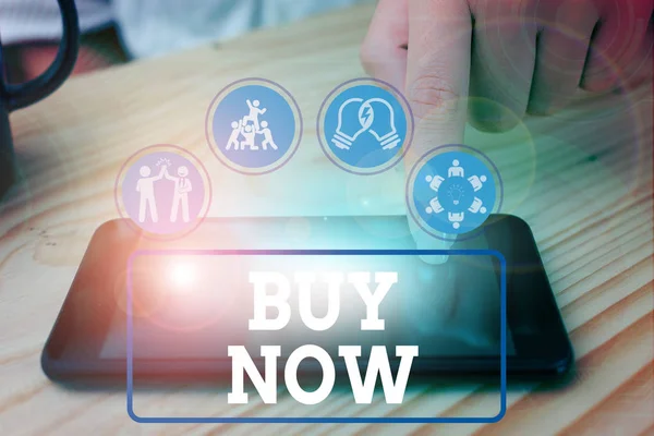 Πινακίδα που δείχνει "Αγοράστε τώρα". Εννοιολογική φωτογραφία ζητώντας από κάποιον να αγοράσει το προϊόν σας. — Φωτογραφία Αρχείου