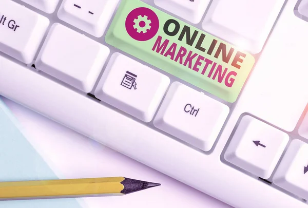 Texto de escrita de palavras Marketing Online. Conceito de negócio para promover produtos e serviços através da internet . — Fotografia de Stock