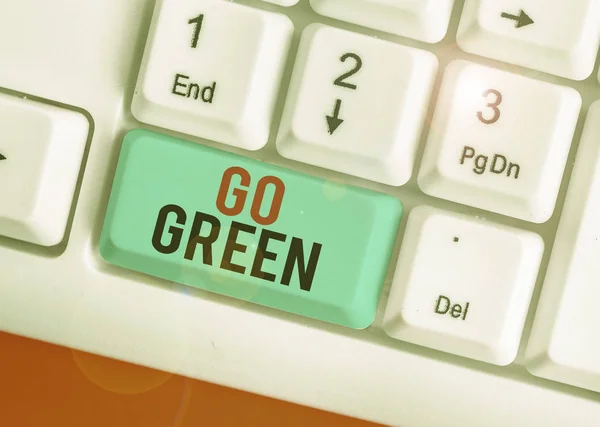 Χειρόγραφο κείμενο γράφοντας Go Green. Έννοια έννοια αποφάσεις πιο φιλικές ως μείωση της ανακύκλωσης. — Φωτογραφία Αρχείου