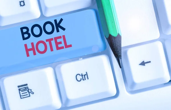 Konzeptionelle Handschrift, die Buchhotel zeigt. Business-Fototext eine Vereinbarung, die Sie treffen, um ein Hotelzimmer oder eine Unterkunft zu haben. — Stockfoto