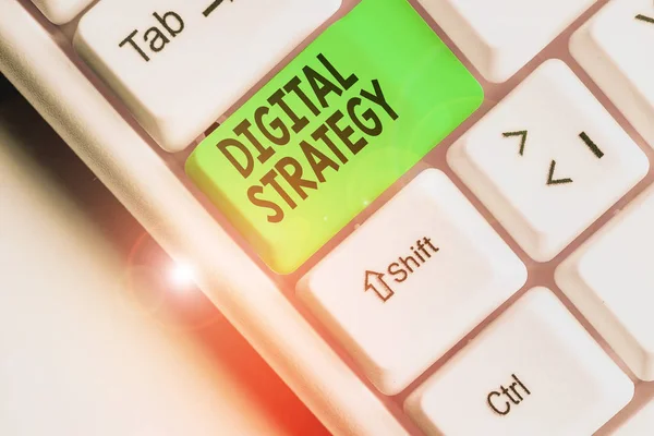 Nota di scrittura che mostra la strategia digitale. Piano di presentazione delle foto aziendali per massimizzare i vantaggi commerciali delle attività di dati . — Foto Stock