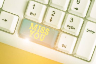 Bayan You 'yu gösteren kavramsal el yazısı. Artık burada olmadığın için kendimi üzgün hissediyorum. Sevgi dolu bir mesaj..