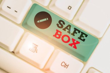 Güvenli Kutu 'yu gösteren kavramsal el yazısı. İş fotoğrafı metni. Önemli ya da değerli şeyleri tutabileceğiniz küçük bir yapı..