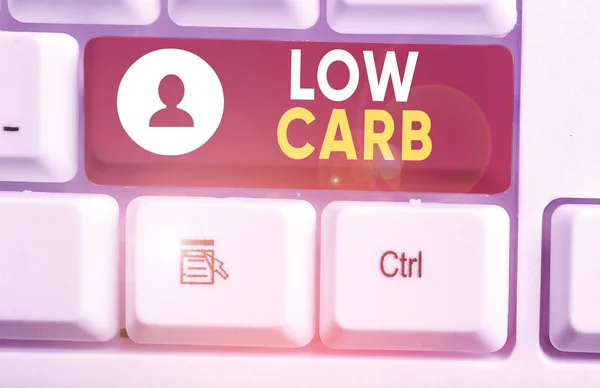 Escritura a mano escritura de texto Low Carb. Concepto significado Restringir el consumo de carbohidratos Dieta de análisis de pérdida de peso . — Foto de Stock