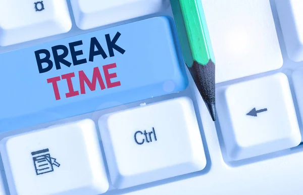 Escrita de mão conceitual mostrando Break Time. Texto de foto de negócios hora agendada em que os trabalhadores param de trabalhar por um breve período . — Fotografia de Stock