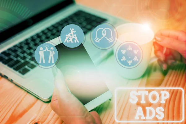 Kézírási üzenet Stop Ads. Koncepció jelentése program, amely eltávolítja a különböző típusú reklám Web. — Stock Fotó