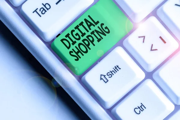 Pisanie notatki pokazującej Zakupy cyfrowe. Biznesowe zdjęcie pokazujące akt zakupu produktów lub usług przez Internet. — Zdjęcie stockowe