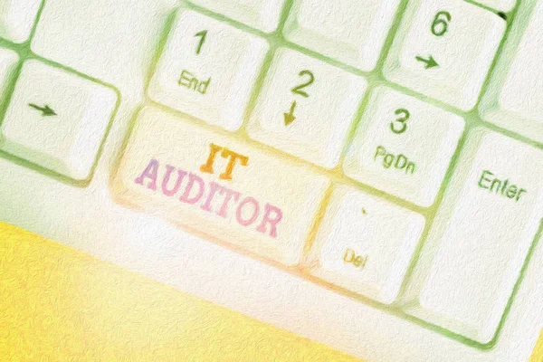 Conceptual hand writing showing It Auditor. Business photo text demonstrating authorized to review and verify the accuracy of the system White pc keyboard with note paper above the white background. — Stok fotoğraf