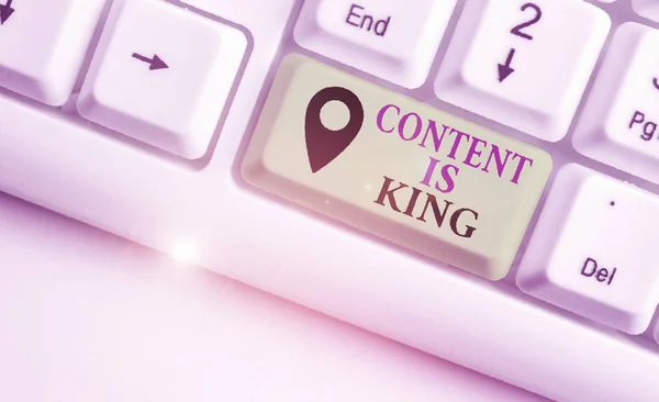 A Content Is King-et bemutató levél. Üzleti fotó bemutató Tartalom a lényege a mai marketing stratégiák. — Stock Fotó