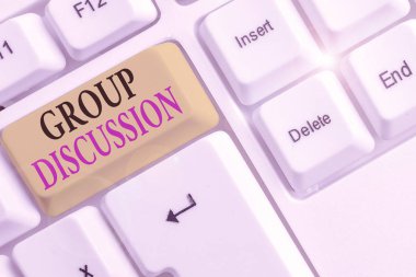 Grup Tartışmasını gösteren not yazılıyor. İş fotoğrafı sergisi ya resmi ya da gayri resmi olarak fikirleri gündeme getirmek için toplanıyor..