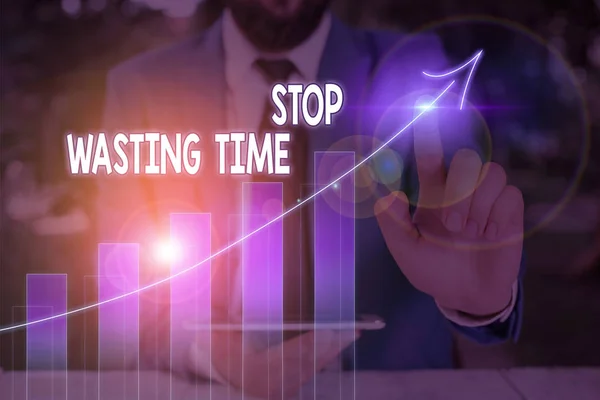 Signo de texto que muestra Stop Wasting Time. Asesoramiento fotográfico conceptual demostrando o grupo comenzar a planificar y utilizar sabiamente . — Foto de Stock