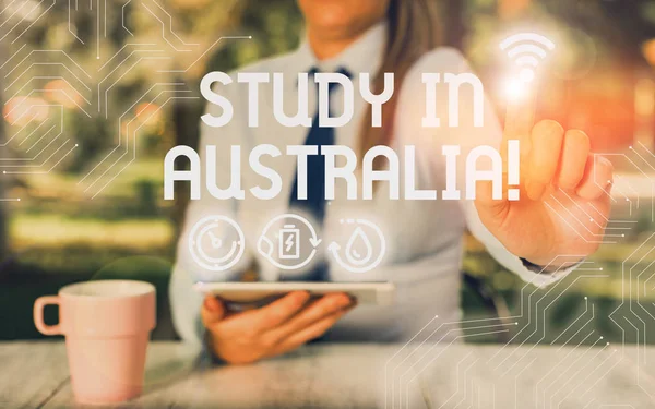 Conceptuele hand schrijven die studie in Australië toont. Zakelijke fotopresentatie in het buitenland bestelling voltooien uw studies. — Stockfoto