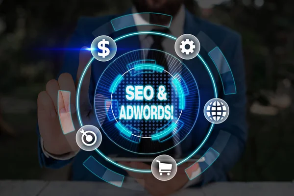 Escrita de mão conceitual mostrando Seo e Adwords. Foto de negócios mostrando que eles são componentes principais ferramentas de Search Engine Marketing . — Fotografia de Stock