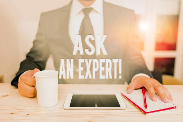 Konceptuell handstil visar Ask An Expert. Business foto visa upp bekräftelse som har läst förstå och överens med riktlinjer Man mänskliga bära formella kläder närvarande använda Hitech smartphone. — Stockfoto