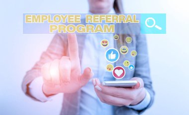 Çalışan Sevk Programını gösteren kavramsal el yazısı. İş fotoğrafı çalışanları acemi askerleri tanıttıkları için ödüllendiriliyor.