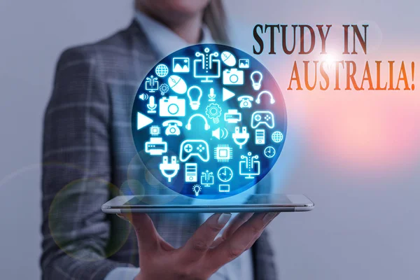 Schrijven van de studie in Australië. Zakelijke fotopresentatie in het buitenland bestelling voltooien uw studies. — Stockfoto