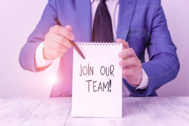 El yazısı metni. Takımımıza katıl. Kavram, yerel grup veya şirketinize birini davet etmek anlamına gelir. Önünde kopya alanı olan boş bir kağıt tutar. Boşluğu kopyala.