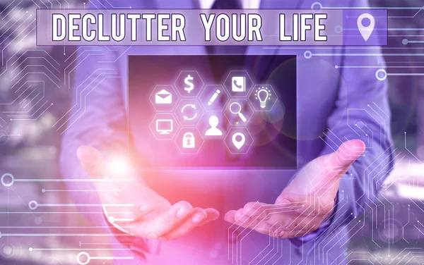 Declutter Your Life'ı gösteren bir not yazıyorum. Hayatta ki gereksiz şeyleri veya bilgileri ortadan kaldırmak için iş fotoğrafı vitrine. — Stok fotoğraf