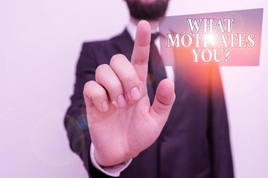 Youquestion 'u neyin motive ettiğini gösteren kavramsal el yazısı. İş fotoğraflarının sergilenmesi, neden her sabah sakallı bir erkek olarak uyanmak istediğini açıklıyor..