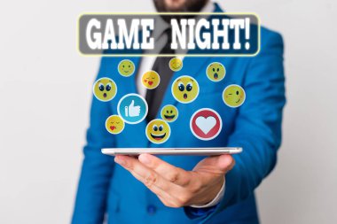 Oyun Gecesi'ni gösteren metin işareti. Kavramsal fotoğraf genellikle onun arkadaşları ile poker gibi yetişkin oyun tarihleri denir.