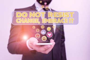 El yazısı metin yazma Değişime Karşı Koyma Embrace It. Kavram anlamı değişikliklere açık olun yeni şeyler deneyin Olumlu.