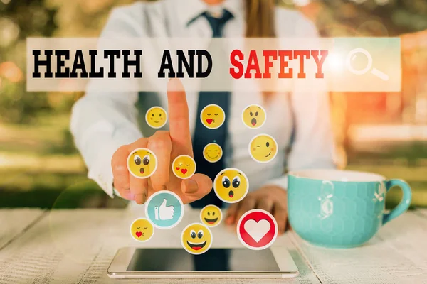 Schreibnotiz mit Gesundheits- und Sicherheitsfragen. Geschäftsfoto mit Vorschriften und Verfahren zur Unfallvermeidung. — Stockfoto