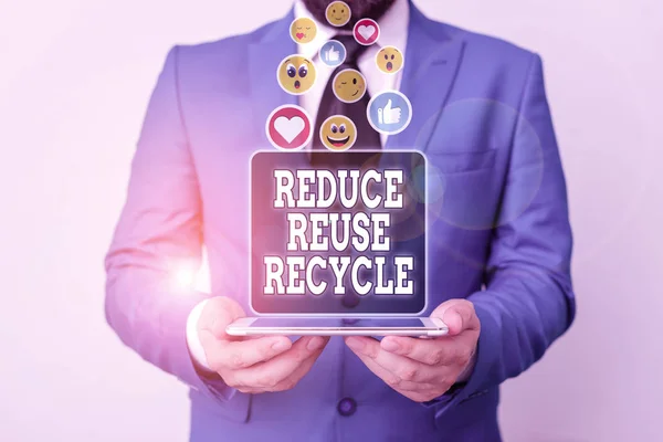 Γραφή κειμένου γραφής μείωση επαναχρησιμοποίησης ανακύκλωσης. Έννοια που σημαίνει περιβαλλοντουπεύθυνη συμπεριφορά των καταναλωτών. — Φωτογραφία Αρχείου