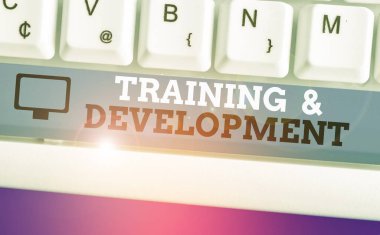 El yazısı: Eğitim ve Geliştirme. Kavram, performans analizini geliştirmek için özel bilgi öğrenme anlamına gelir.