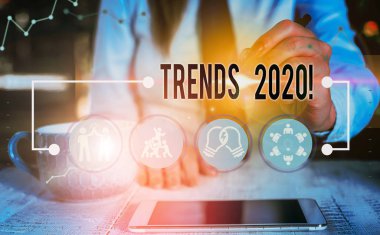Trendler 2020'yi gösteren kavramsal el yazısı. Bir şeyin geliştiği veya değiştiği iş fotoğrafı metni genel yönü.