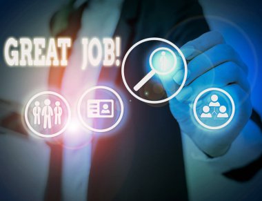 Harika bir iş çıkardığını gösteren kavramsal el yazısı. İş fotoğrafı metni, birini iyi yaptığı bir şey için övmek için kullanılır..