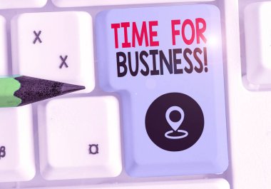 Time For Business'ı gösteren not yazma. Müşteriye vaat edilen süre içinde işlemleri yerine getirmek gösteren iş fotoğrafı.