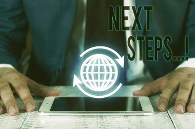 Sonraki Adımları gösteren bir not yazıyorum. İş fotoğrafı gösterimi, ilkini bitirdikten sonra yaptığın bir şey..