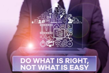 Neyin Doğru Olduğunu Gösteren Metin Işareti Kolay Değil. Kavramsal fotoğraf doğru olanı savunmaya istekli.