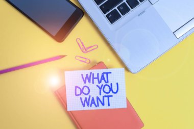 Kavramsal el yazısı ne istediğini gösteriyor. Birine bir şey sunmak ya da bilgisayarına akıllı telefon şarjörü kağıt kalem kağıdı renkli arkaplan sormak için kullanılan iş fotoğrafı sergisi.