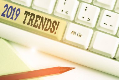 Kelime yazma metni 2019 Trends. Bir şeyin gelişmekte ya da değişmekte olduğu genel yön için iş kavramı.