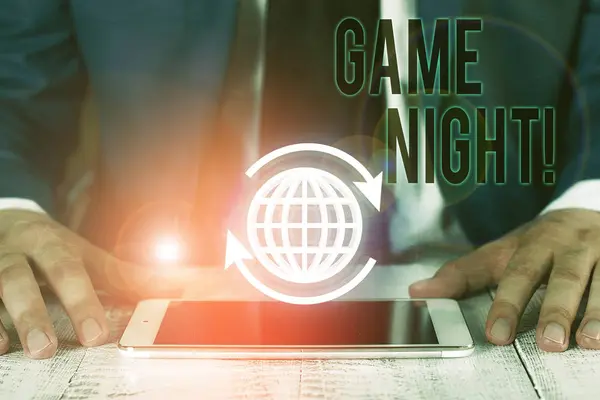 Schrijfbriefje met Game Night. Zakelijke foto presentatie meestal zijn opgeroepen op volwassen speeldata zoals poker met vrienden. — Stockfoto