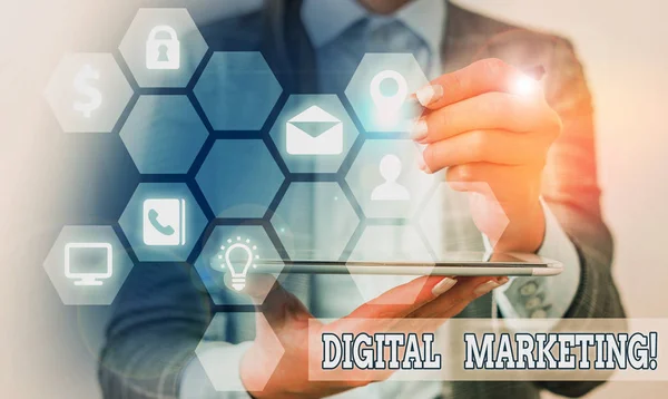 Scrittura concettuale a mano che mostra il Digital Marketing. Prodotti o servizi di vendita di testi fotografici aziendali che utilizzano tecnologie su Internet . — Foto Stock